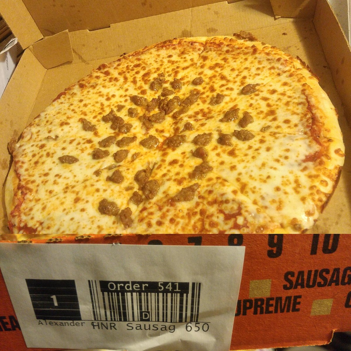 Epik_apollo's tweet photo. Been going to @littlecaesars almost 27 years  and I show up 50 mins before close and you do this to me intentionally..   Wyd @pizzahut https://t.co/k39EkaI42f
