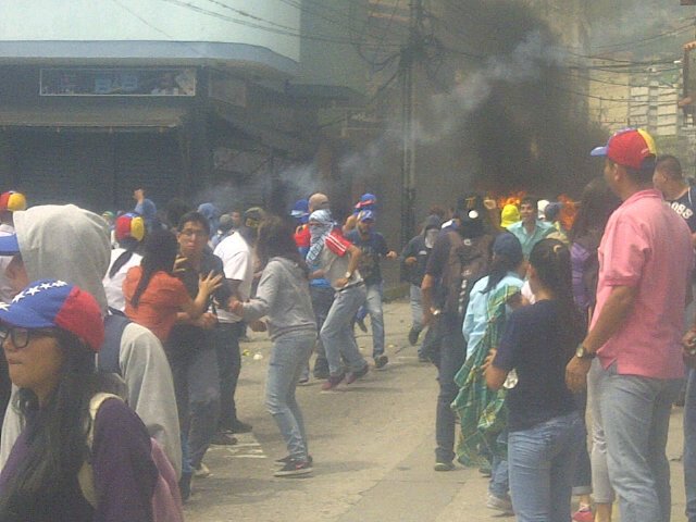 mujeresdenegro's tweet photo. Arriba mi #Merida. Viva #Venezuela Muera la tiranía, viva la libertad. Muerte a los tiranos https://t.co/0zf7eez6wm