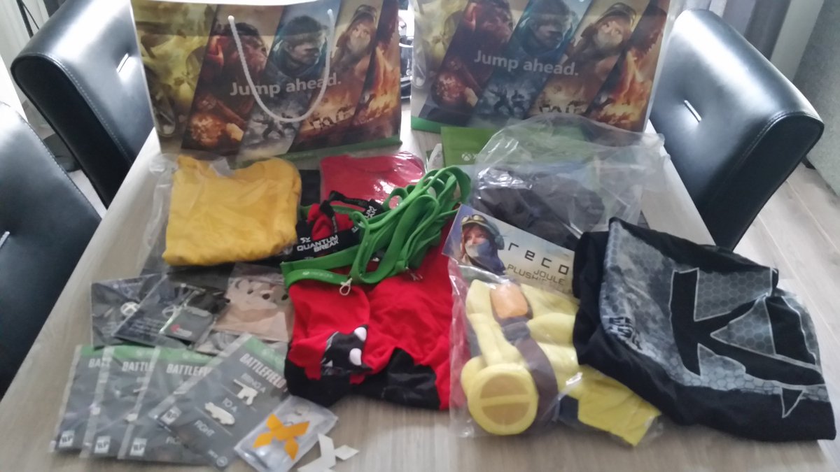 SoTBarry's tweet photo. Time for to give some awsome xbox goodies away!! #fz3 #gw3 #bf1 etc!! RT & follow #win every friday @erret84 will choose a winner! https://t.co/4w3OyYDh8r