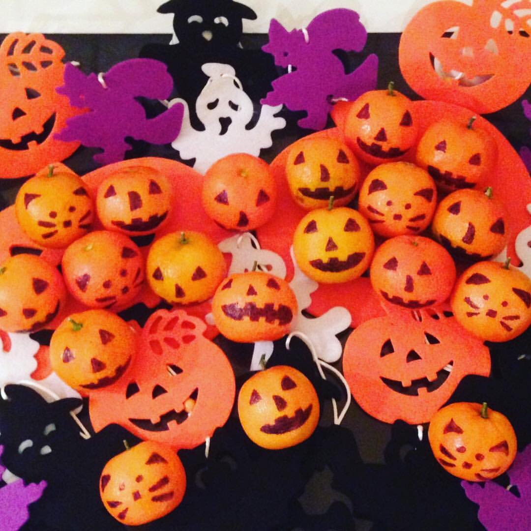 bybenjibiltong's tweet photo. We're being thoroughly spooked this weekend, two dog-tacular events supporting @AllDogsMatter @Limehousebasin #SpaniardsInn #dogs #halloween https://t.co/8ZxnECDo13