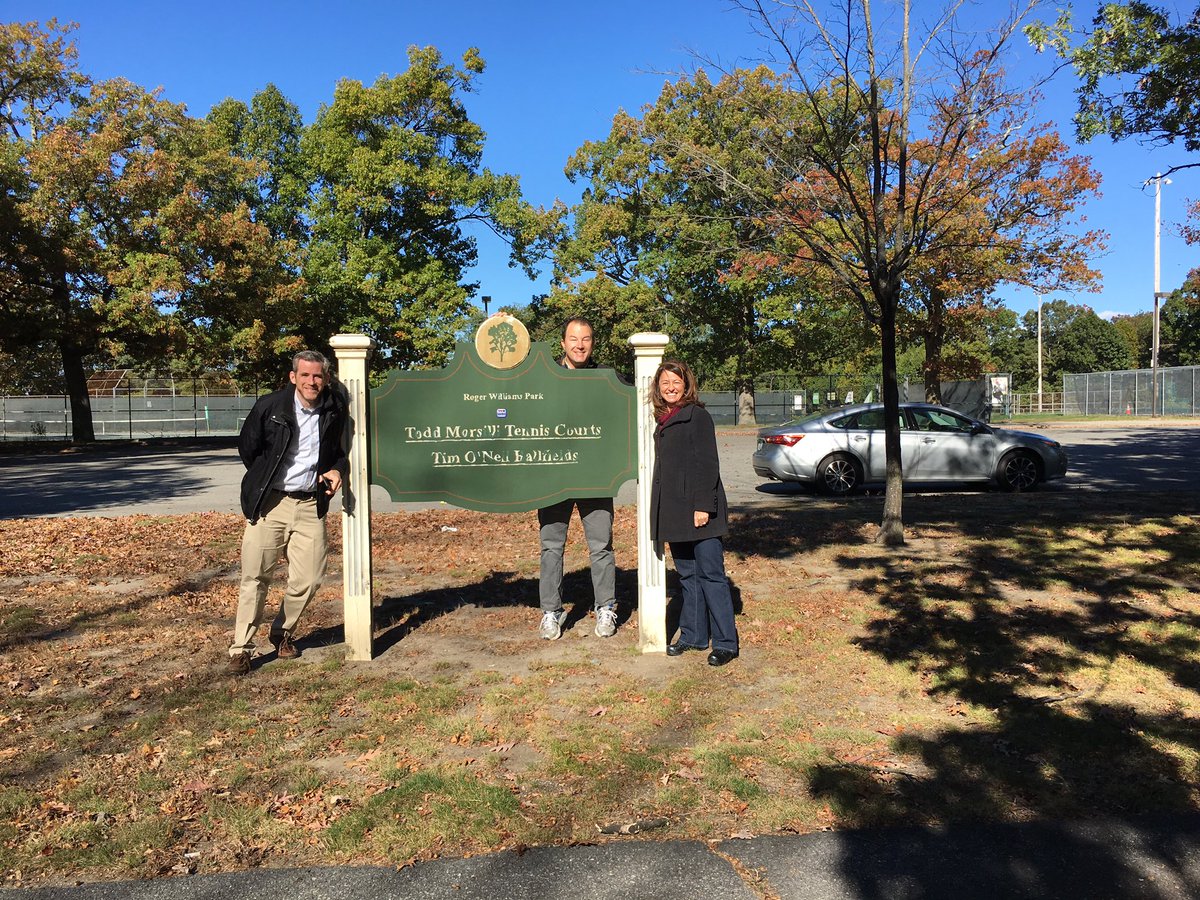 limabeangreen's tweet photo. @LeadershipRI Roger Williams Park Tennis Courts #ristrong #team1 https://t.co/u017XCcEMi