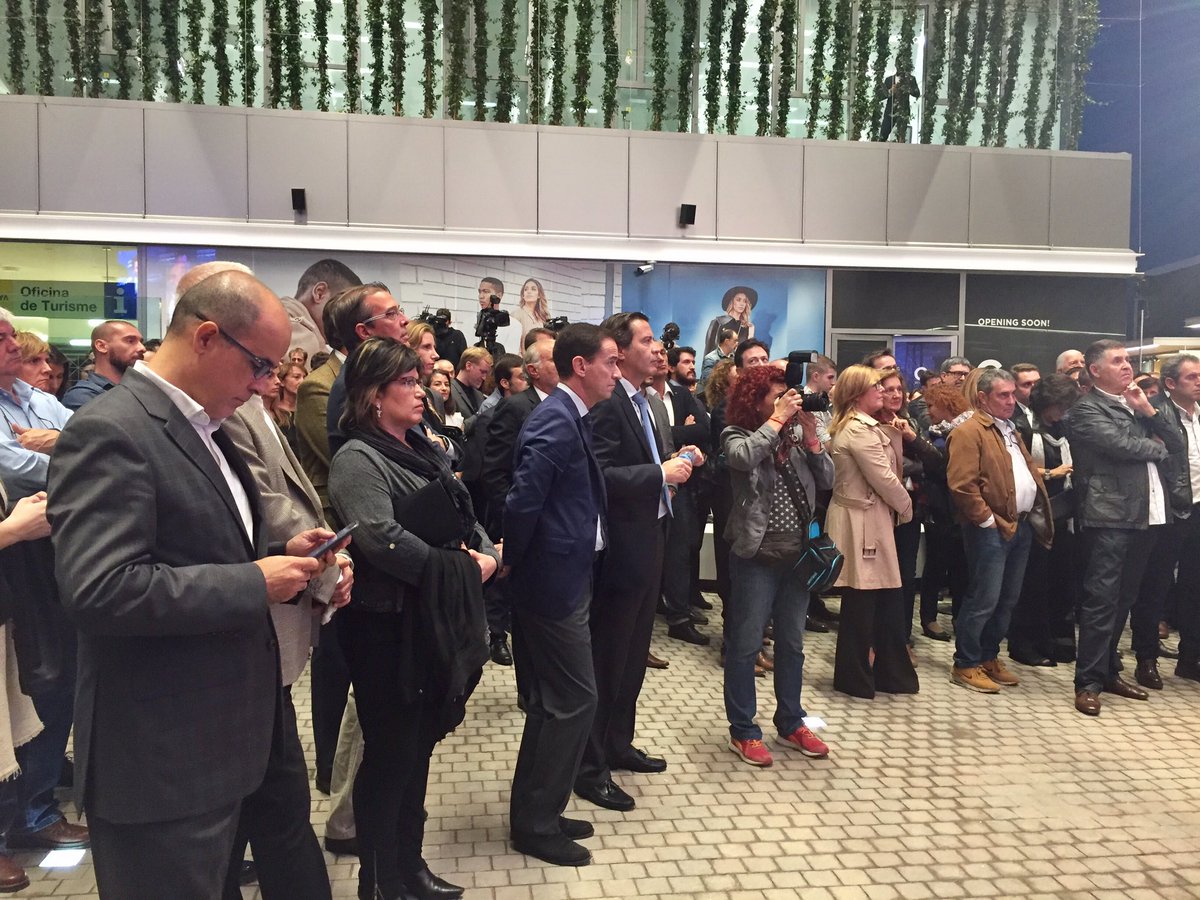 VoxpopuliLabs's tweet photo. A partir de ahora todos los trenes pararán en Viladecans|Habla el Alcalde|Inauguración #ViladecansExperience #styleoutlets https://t.co/KvYgOfym5j