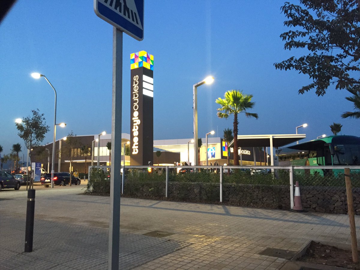 VoxpopuliLabs's tweet photo. A partir de ahora todos los trenes pararán en Viladecans|Habla el Alcalde|Inauguración #ViladecansExperience #styleoutlets https://t.co/KvYgOfym5j