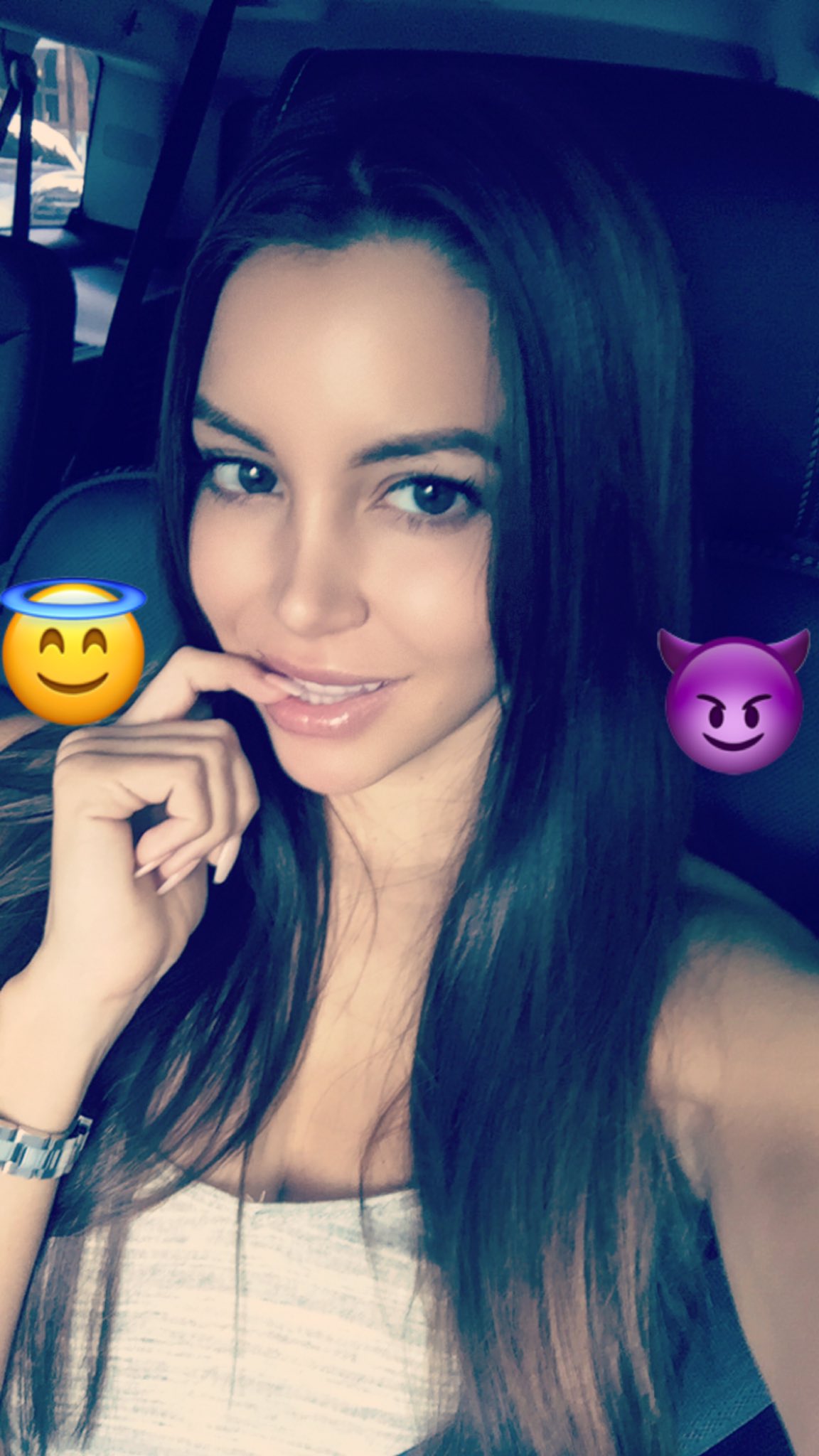 Am I an angel or a devil? ;) Find out at Fantasy Fest at the Halos & Horns party in Key West this Thursday! #theblackhearts #sponsored https://t.co/I2SaVuquwL