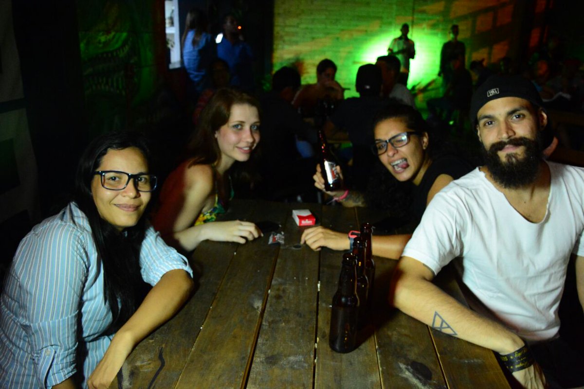 Grandes panas, buenas rumbas, la mejor de las vibras y muchas sorpresas te las tenemos aquí en el #Local0243