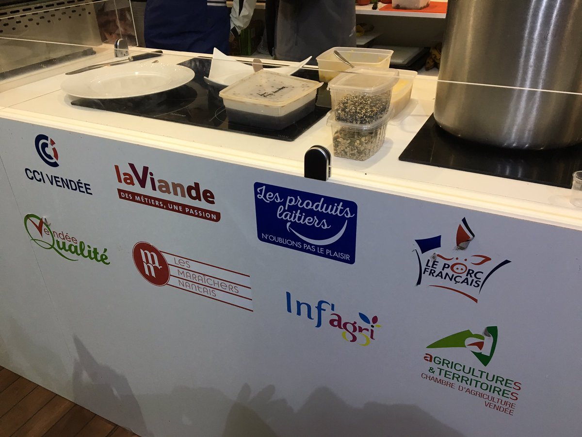 Herve_Pillaud's tweet photo. Quand notre partenaire @Vincent_Riou vient cuisiner au @VGCulinaire pour le @TweetApero85 du @VendeeGlobe #TWA85 #VGC https://t.co/OqzvHVzLVh
