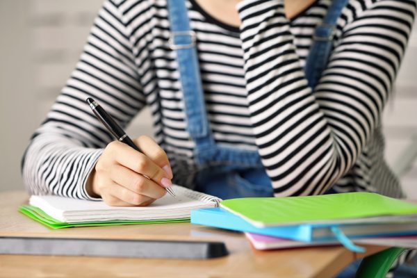 CampusCommons's tweet photo. Check out these simple organization tips that make note-taking a breeze! https://t.co/G5fNCMkaTz #collegehack via @BNcollege https://t.co/0icQI5AkUX