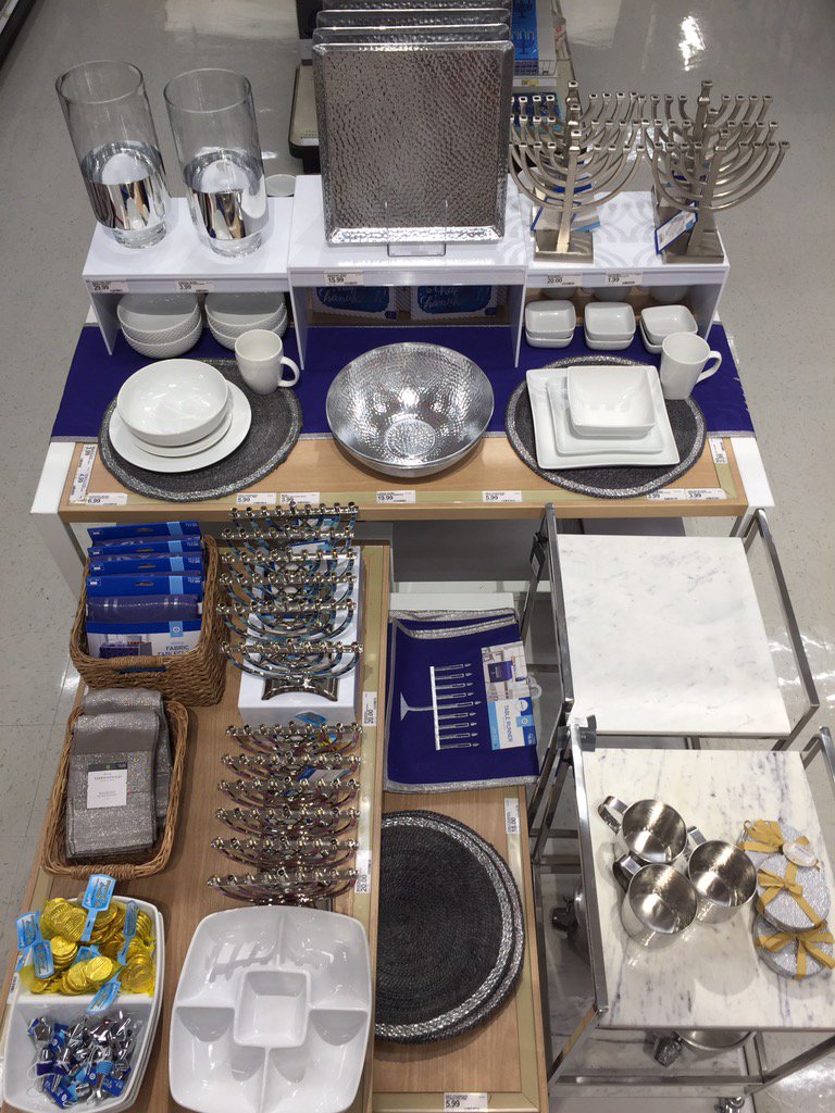 Creative #Hanukkah decor with a touch of #targetstyle @ncraynon <a href="/adriennelebo/">Adrienne Lebo</a> @FreeSushi <a href="/Tim_Heit/">Timothy</a> <a href="/ndaffs/">Cooley</a>