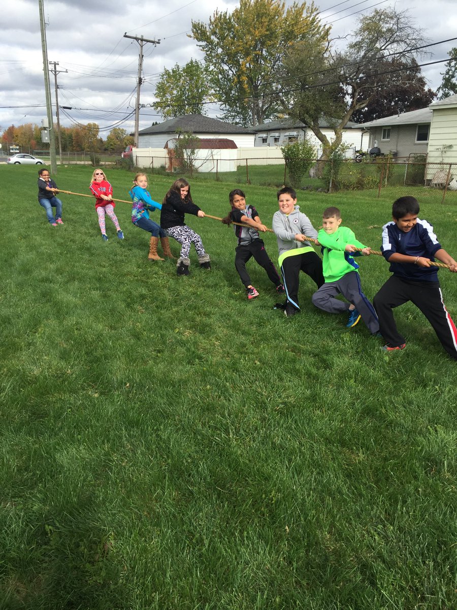 MrsGambinoMath's tweet photo. Learning about balanced and unbalanced forces with @MrsThayersClass. #warh https://t.co/IqUm948GEA
