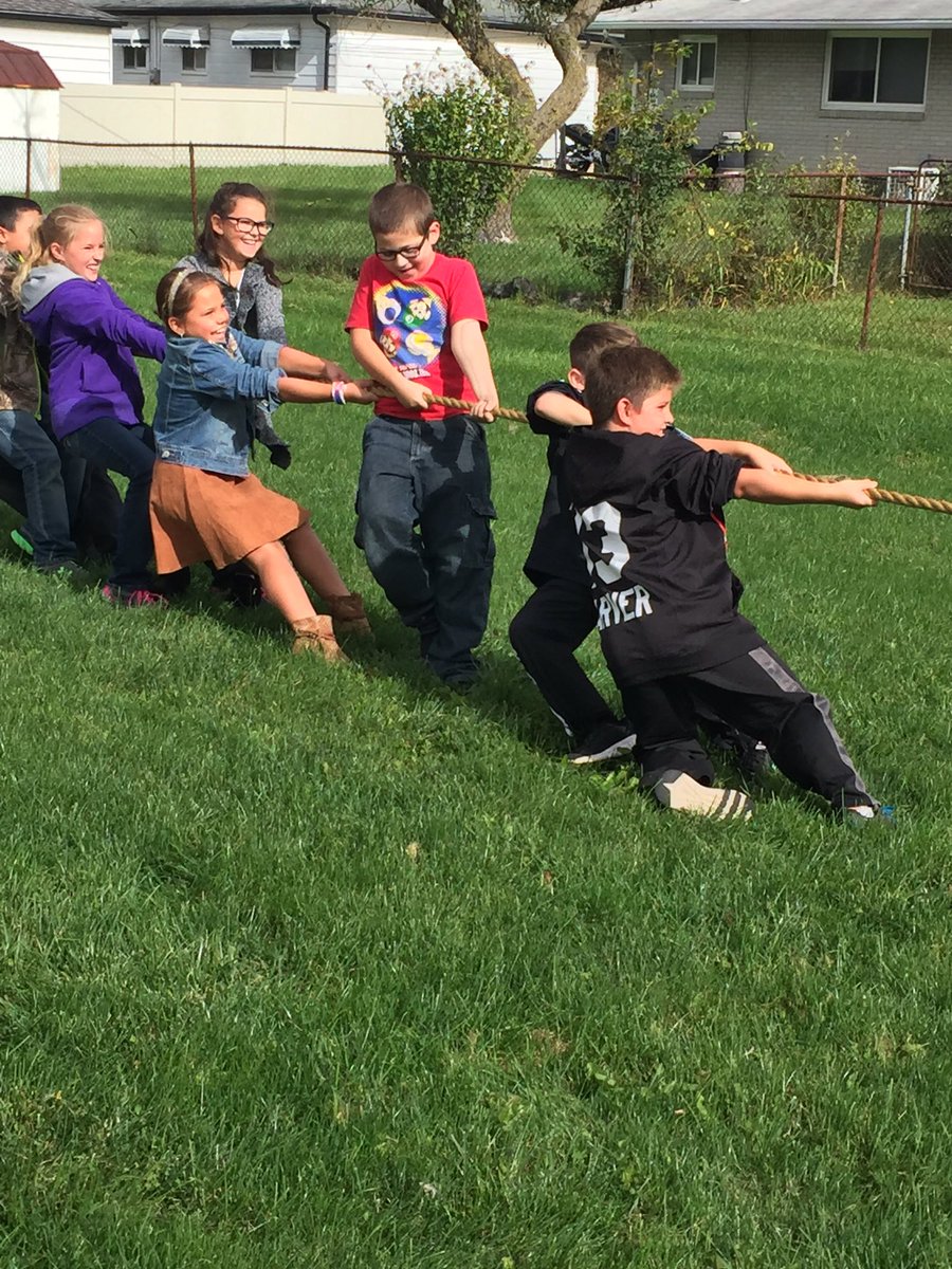 MrsGambinoMath's tweet photo. Learning about balanced and unbalanced forces with @MrsThayersClass. #warh https://t.co/IqUm948GEA