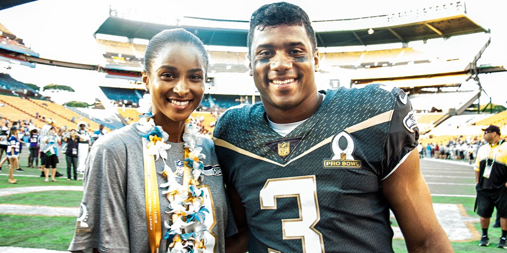 Seahawks's tweet photo. Congratulations @DangeRussWilson and @ciara! #BabyWilsonOnTheWay

📰 | https://t.co/AVYAI7NnyH https://t.co/SdbZ2fYQzn