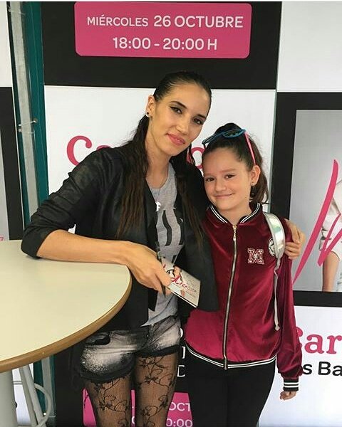 nayragomarcfo's tweet photo. Nayra se a reencontrado hoy con @IndiaMartinez 💗💗 @NayraGomarMusic https://t.co/qgDIRcimlz