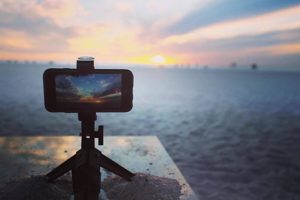 Hillenblog's tweet photo. A little behind the lapse from last night. #csaa2016 #marcoisland #timelapse https://t.co/7pGzhJ1TmM https://t.co/bIAT8DtCAC