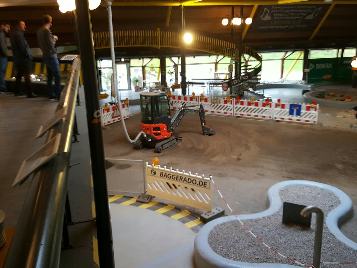 localexpert24's tweet photo. #Bagger-Diplom ; War wirklich klasse! #Baggerado #Zukunftswerkstatt Informationstechnik in der #Trinkwasserversorgung https://t.co/tAx6hxUrGY