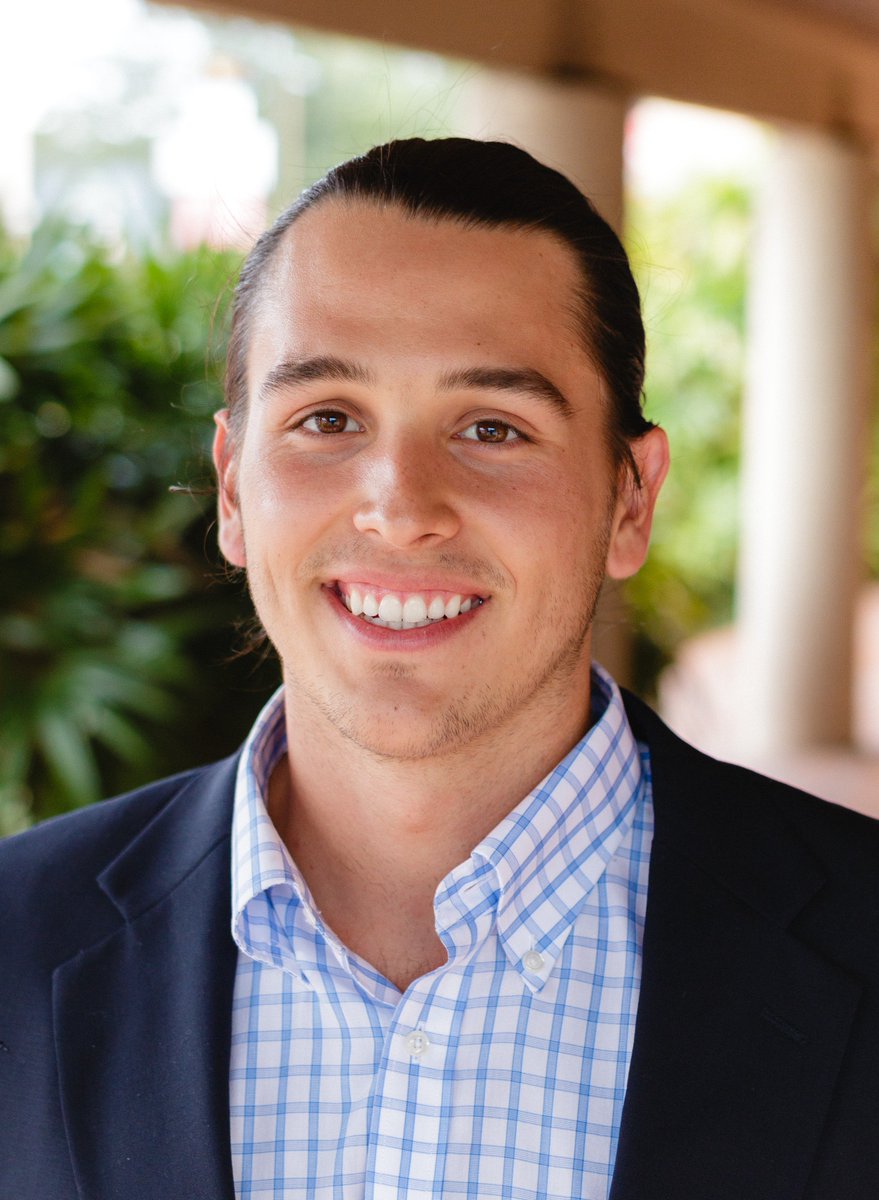 RollinsCLP's tweet photo. Update your LinkedIn profile photo this Friday at the CCLP! https://t.co/dbbZKQ2DQu https://t.co/KWog8D7cMF