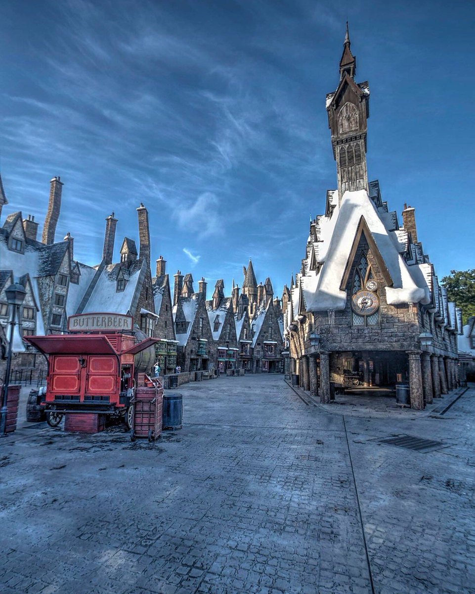 asher_adams's tweet photo. Nothing sounds better than a morning stroll though Hogsmeade right about now. #UniversalMoments @UniversalORL https://t.co/mA1rMmk0sa