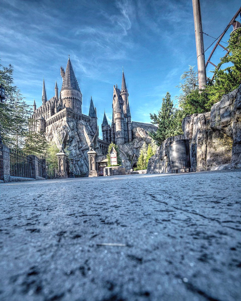 asher_adams's tweet photo. Nothing sounds better than a morning stroll though Hogsmeade right about now. #UniversalMoments @UniversalORL https://t.co/mA1rMmk0sa