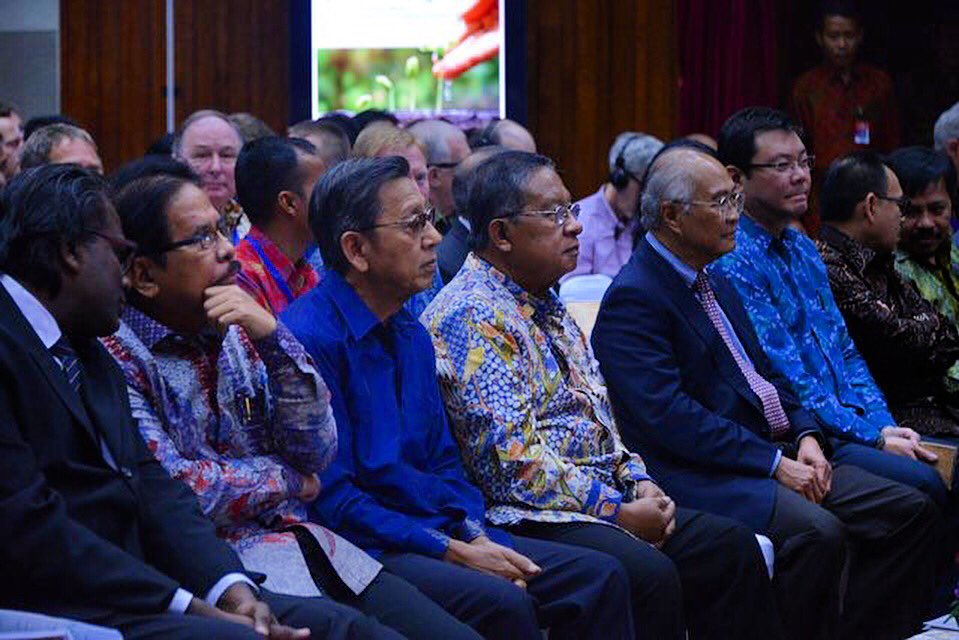 Bersama Pak <a href="/boediono/">boediono</a> , menghadiri acara peluncuran TLFF yang diadakan oleh <a href="/PerekonomianRI/">Kemenko Perekonomian RI</a>