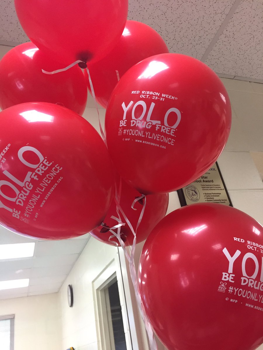 MJMcounselor's tweet photo. You Only Live Once: YOLO: Red Ribbon Week @Pathways_Elem #RRW2016 #YOLO #itscooltocare https://t.co/OAQSLmQTRk