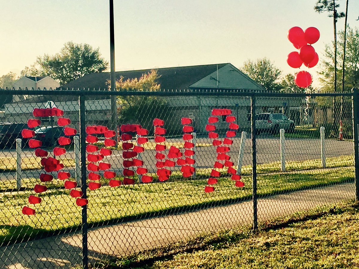 MJMcounselor's tweet photo. You Only Live Once: YOLO: Red Ribbon Week @Pathways_Elem #RRW2016 #YOLO #itscooltocare https://t.co/OAQSLmQTRk