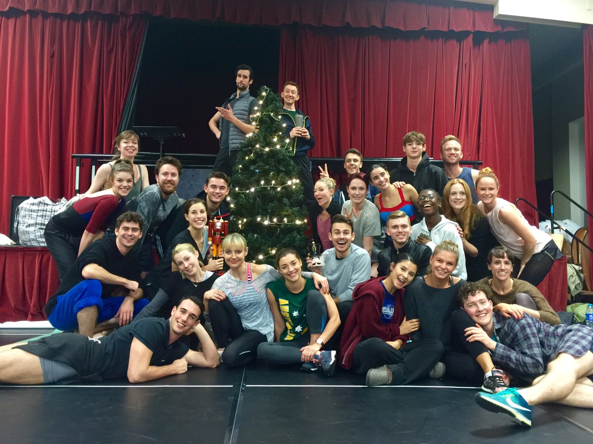 Such a lovely bunch😉
#rehearsals <a href="/ImsveNutcracker/">Immersive Nutcracker</a> #willtucket @willtuckettrb #christmas #london #laughs #nutcracker