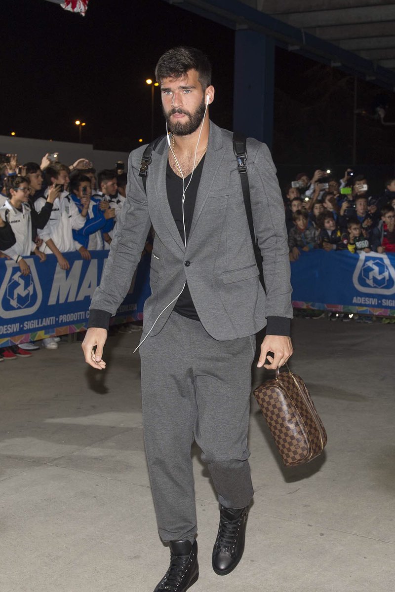 ASRomaArabic's tweet photo. من وصولنا للمابي ستاديوم . بعد حين تبدأ العمليات الإحمائية قبل #ساسولو_روما
#PhilippPlein #PleinSquad https://t.co/5X6sjqAYs3