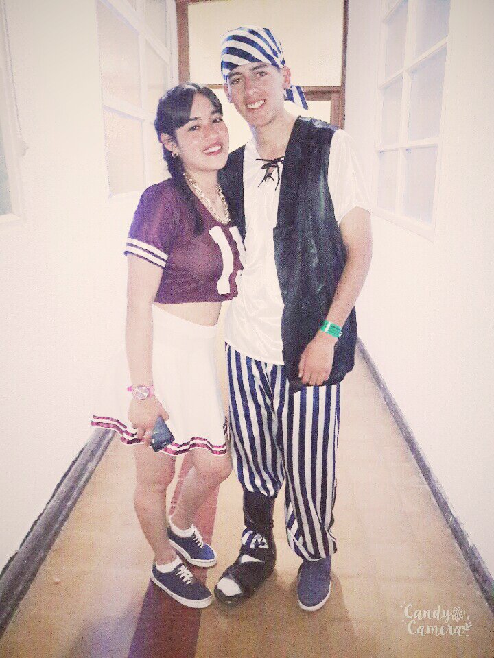 JuliiyEma's tweet photo. Con Cocoo Alta Personaa 😘😎 https://t.co/ynfcZeJ8PO