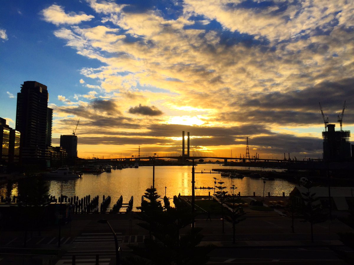 pkaran11's tweet photo. #Melboune #docklands #sunset #clouds #sky #photography https://t.co/Vyu0R9LCjU
