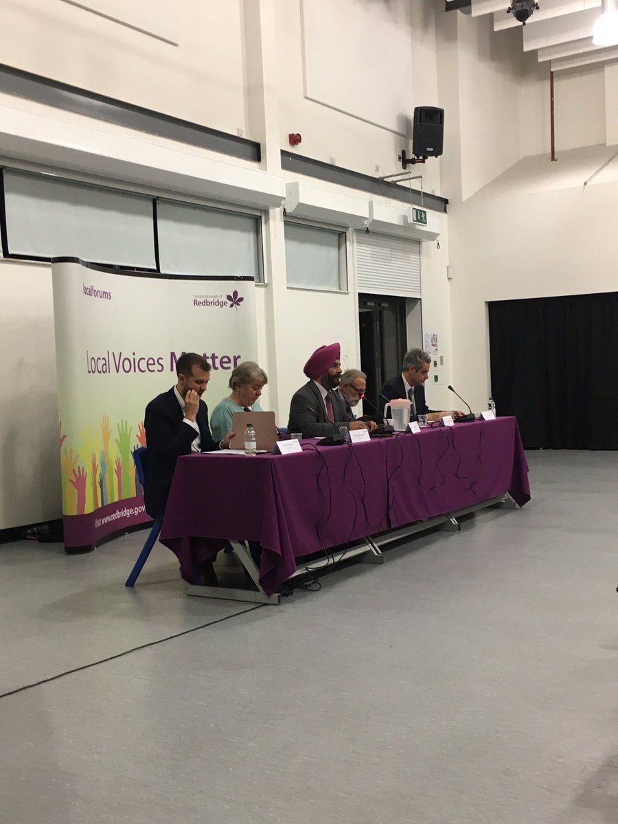 RedbridgeLive's tweet image. .@Jas_Athwal opens tonight&apos;s Local Forum for questions - we&apos;ll be live tweeting throughout #localforum
