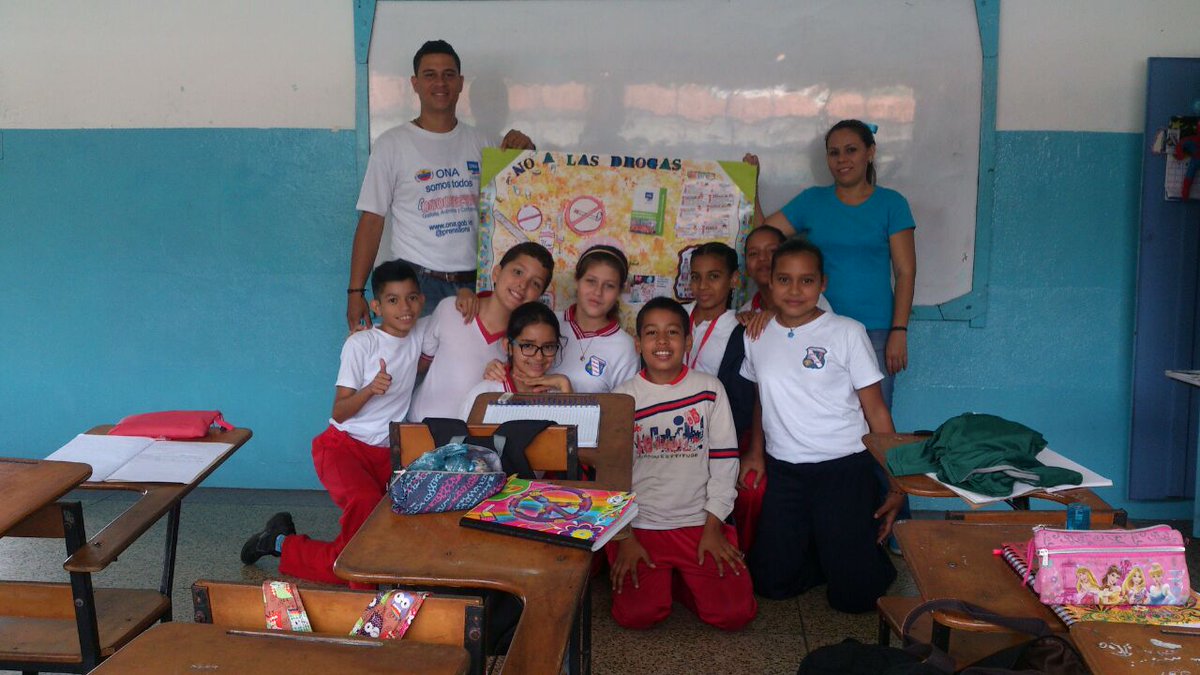 belkystr's tweet photo. Elaboración de carteleras sobre Valores ONA   UE Carlos Rangel Lamus  26/10/2016,@SilvaEleazarL,@ZonaEducTachira,@pdetachira,@serviots https://t.co/LJ1VUMuoR4