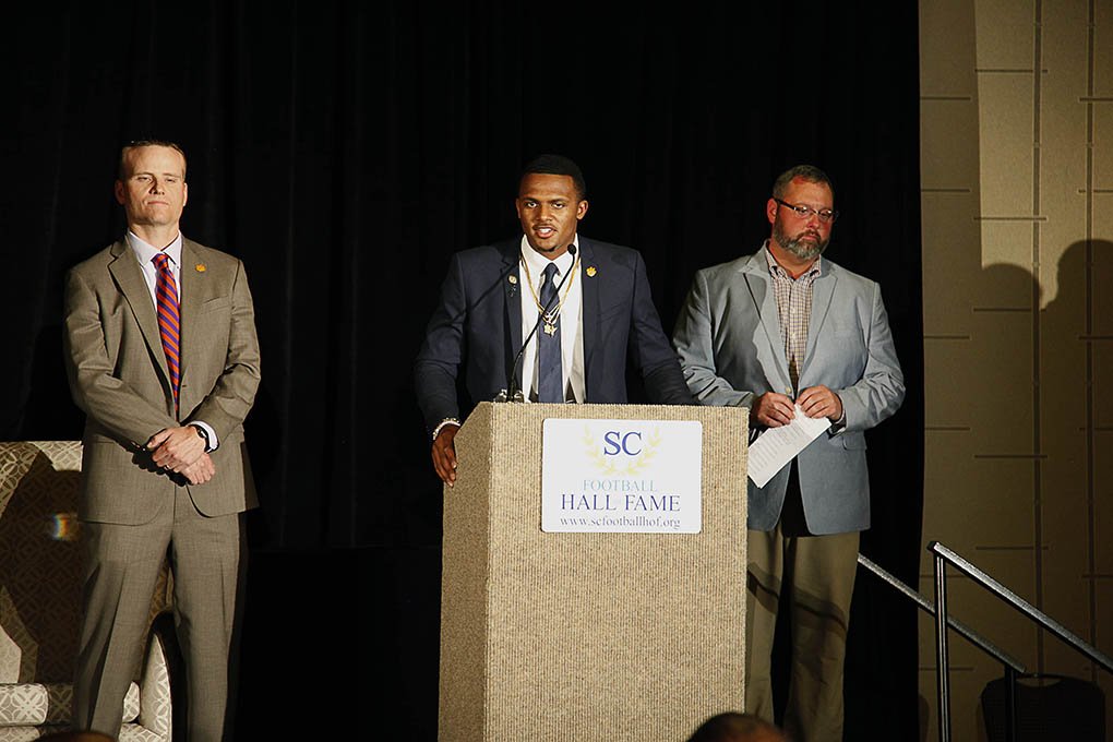 SCFootballHOF's tweet photo. Congratulations to QB @DeshaunWatson4 @ClemsonFB for being named as a #CPOY16Finalist. Can he go #Back2Back? #CPOY15 https://t.co/3HW5UIyeGM