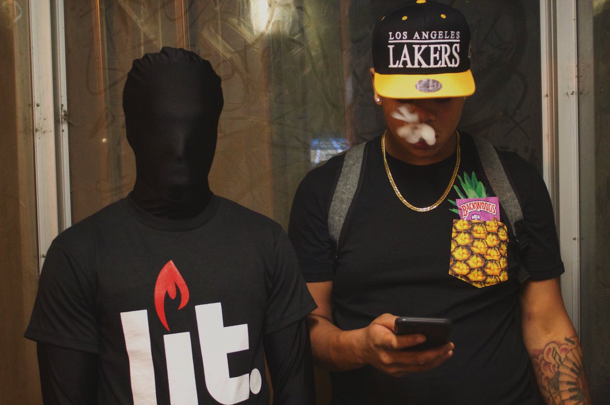 TheReal615malik's tweet photo. Pull Up To The Club I Got This BITCH LIT 🔌🌊 #LIT #DJSCREAM https://t.co/ulDwmqvBMv