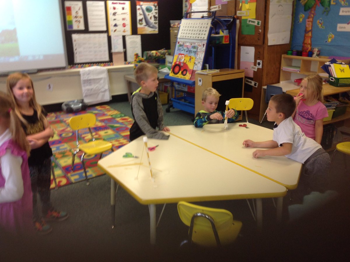 MrsJackson157's tweet photo. STEM with Mrs Smith #DLLittleLakers #DLSchools #Rossman157 #Kindergarten https://t.co/igFkbLbenA