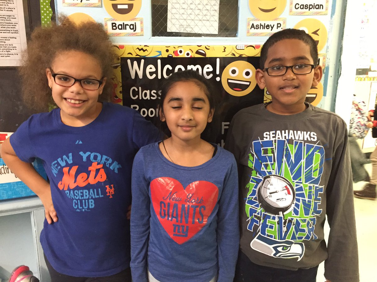 2ndGradeJKO's tweet image. #class202 teams up to stop drugs! #redribbonweek @PS66JKO @MrsPanettaPS66 #