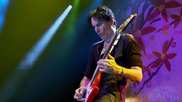 STEVE VAI Says Reunion Of DAVID LEE ROTH's 'Eat 'Em And Smile' Lineup Is 'On The Radar' blabbermouth.net/news/steve-vai… https://t.co/B7QALPHgHg