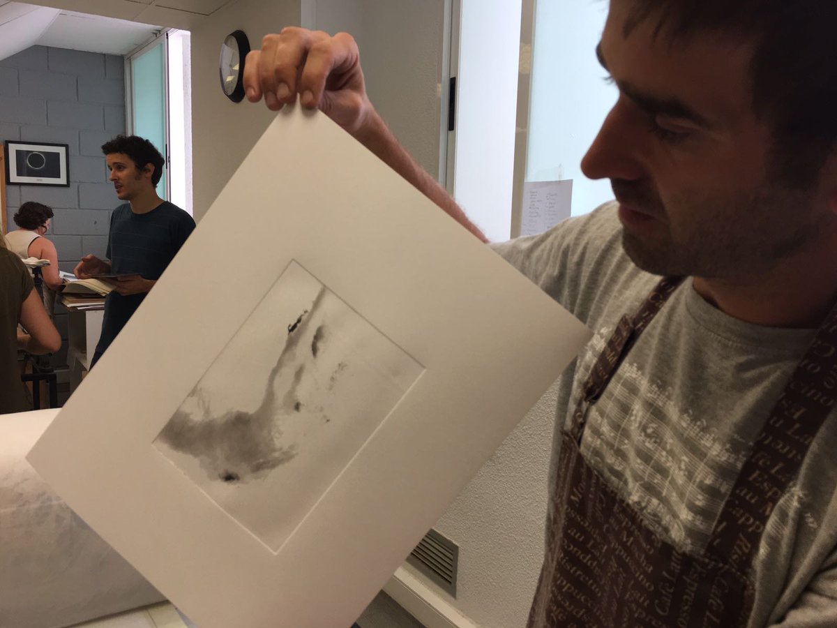 GilAlbertIAC's tweet photo. Quinto día en sede Taller Grabado #EusebioSempere del #Taller #Fotograbado no tóxico sobre planchas solares. Profesor Javi Agulló @sealtres https://t.co/zgusY8RkaI
