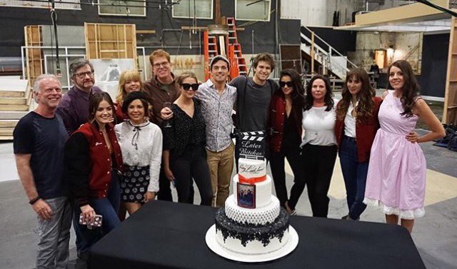 LoveNaley23's tweet image. A Family #PLLlastdayfilming #PLLfamilyforever ❤️
