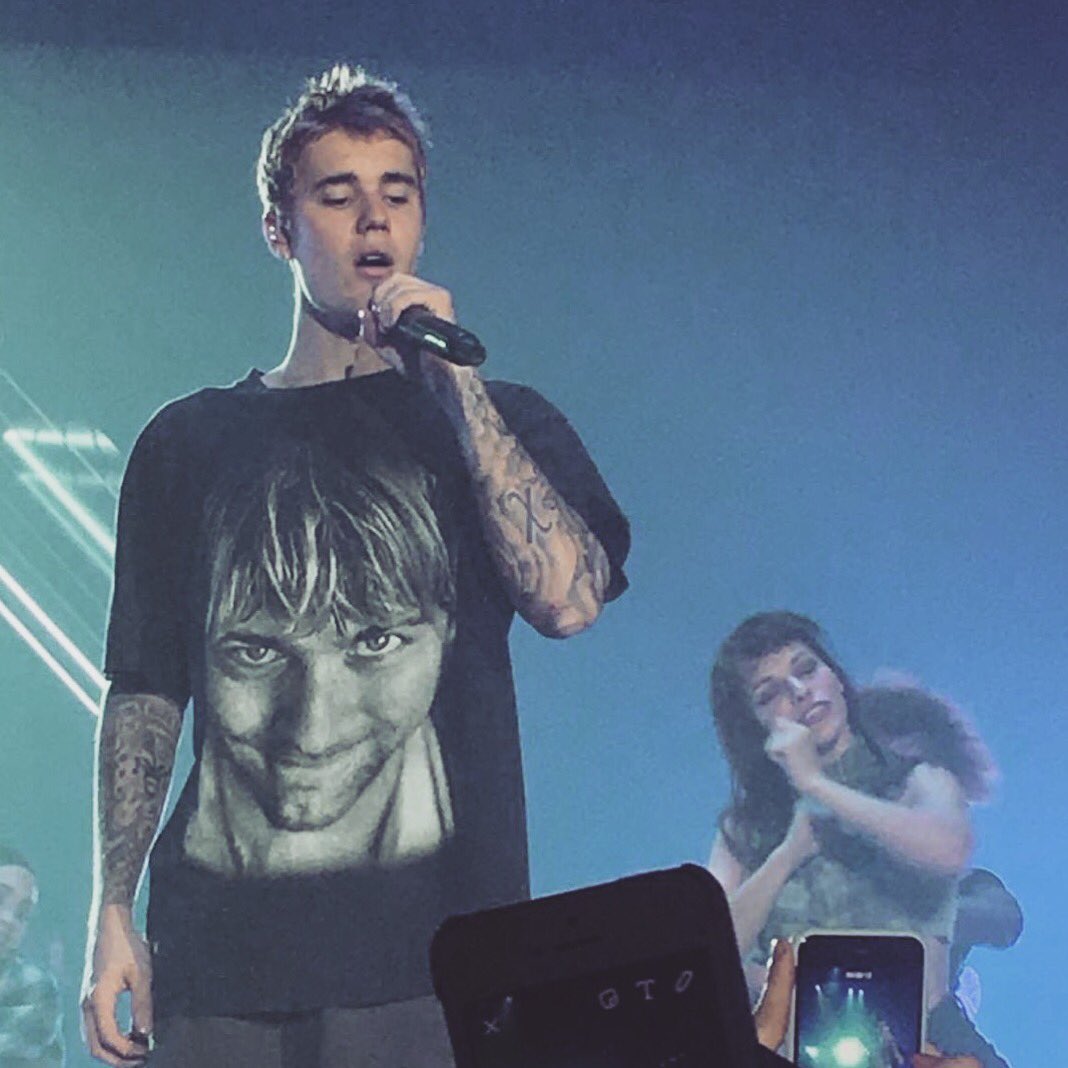WeLooveShawnPRM's tweet photo. Gorgeous @devansmith2 tonight💙
#PurposeTourSheffield #devanaischa https://t.co/NJscpLREkE #BieberBeauties #PurposeTour https://t.co/kTqmC70Ddc
