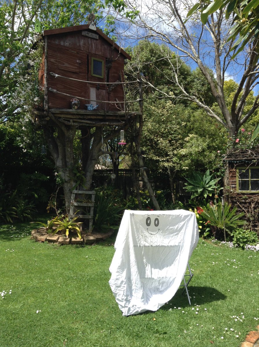 suecopsey's tweet photo. Getting an airing #NZBookshopDay #Spooklaunch #NZkidlit #TheGhostsofMoonlightCreek https://t.co/tSKKLW2K3B