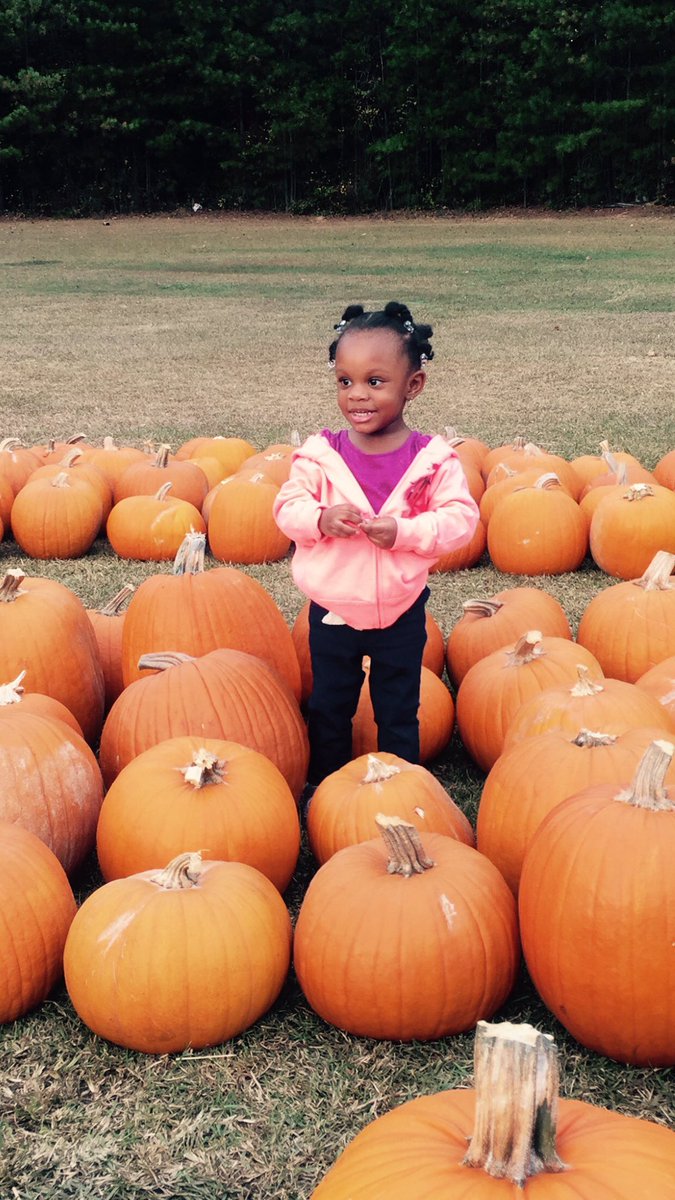 DSassy92Percent's tweet photo. #PumpkinPatch2016 with my little 🐒!!! https://t.co/FAfBoeXUfT