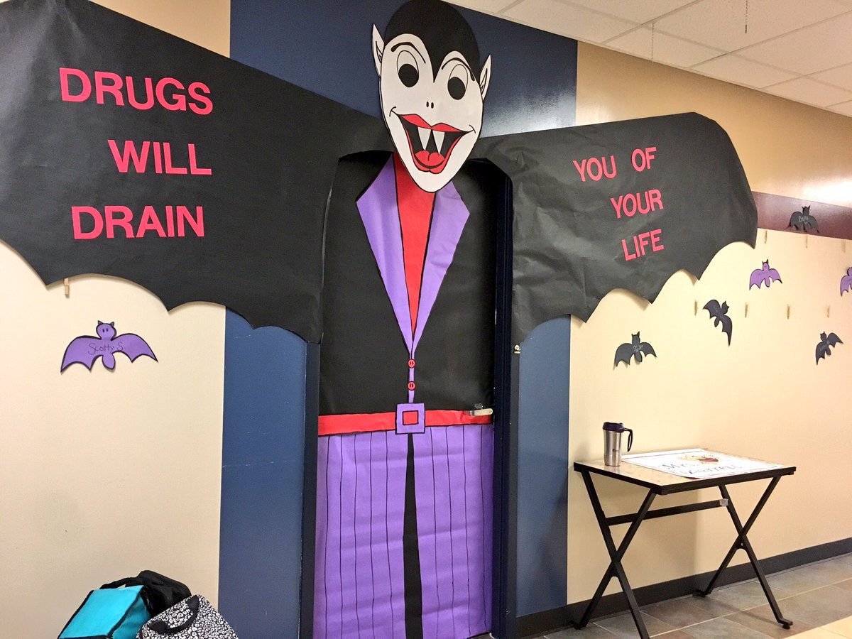 KristenDBelcher's tweet photo. #HouserHawks are soaring above drugs! #rrw2016 @ADLozano2015 @maryann_turru @kgarvingarza #ORConnects https://t.co/Rf84RGS6uX