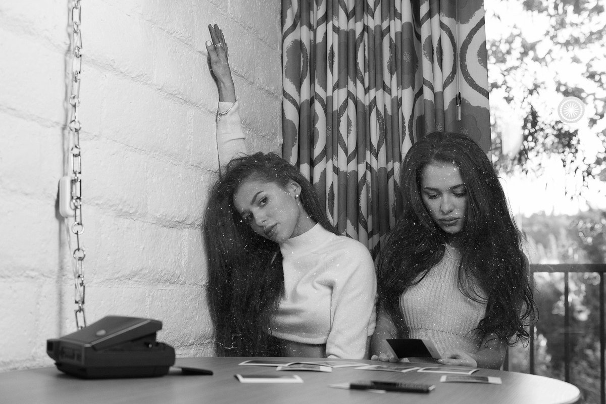 wolfinasuitblog's tweet photo. Top 5 New Indie Queens of Music Round 5 at https://t.co/lylM66XLun @annareneemusic @MonakoDavis @TheSarahClaire #top5 #NewMusic #IndieMusic https://t.co/QkGMSGgcBm