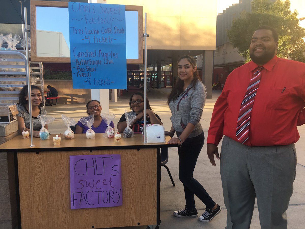 WHS_WarriorWay's tweet photo. Some great booths here at the Fall Festival! #culinary #artclub #hispanicclub https://t.co/iJfprVjFq5