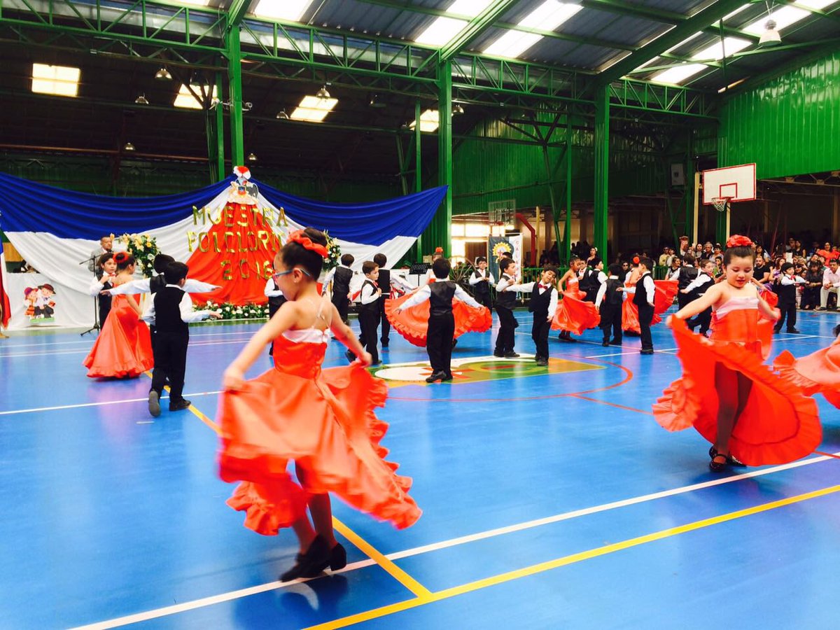 silvalezaeta's tweet photo. Hoy se realizó la Gran Gala Folclorica del I Ciclo Básico. donde bailaron bailes típicos de Sudamérica💃🏻 https://t.co/KPquDQhBjF