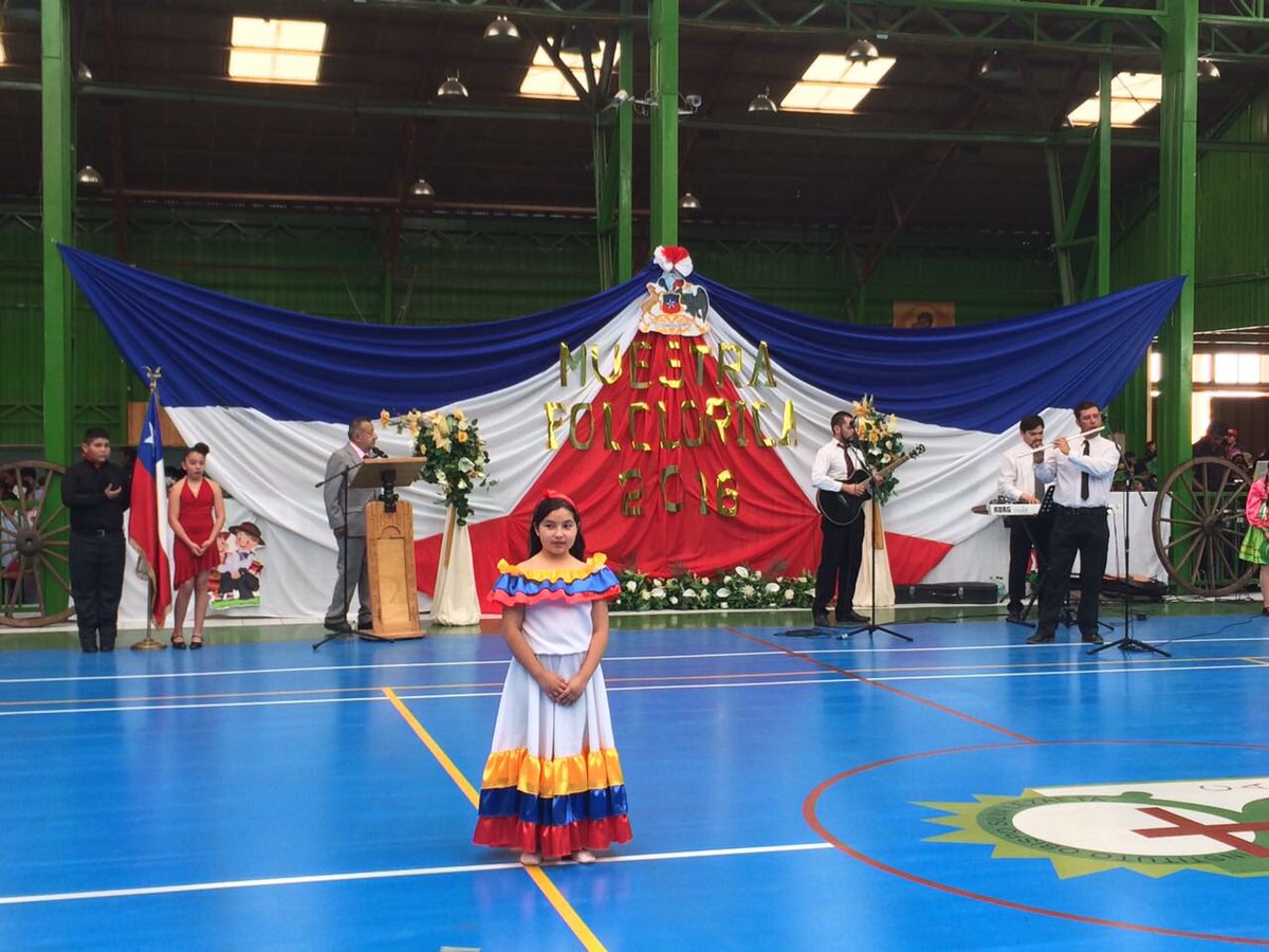 silvalezaeta's tweet photo. Hoy se realizó la Gran Gala Folclorica del I Ciclo Básico. donde bailaron bailes típicos de Sudamérica💃🏻 https://t.co/KPquDQhBjF