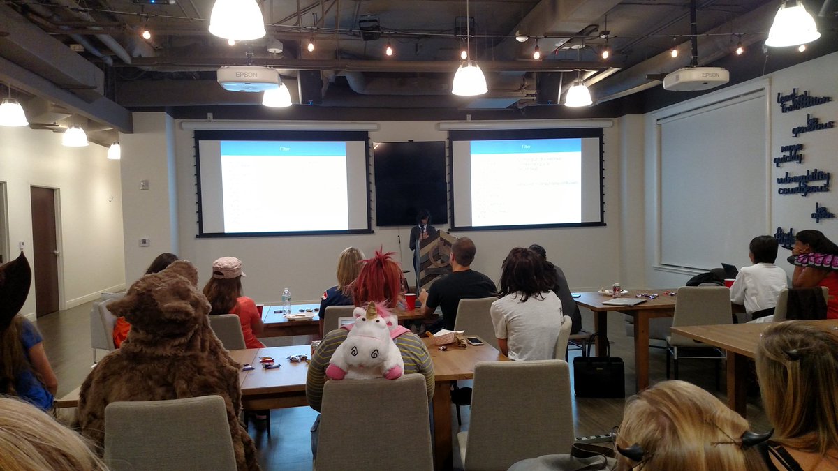 #irongrad <a href="/linsydeanna/">Linsy Joyner</a> presenting about #reactjs during the @OrlLadyDevs meetup! (Love the Halloween theme!)
