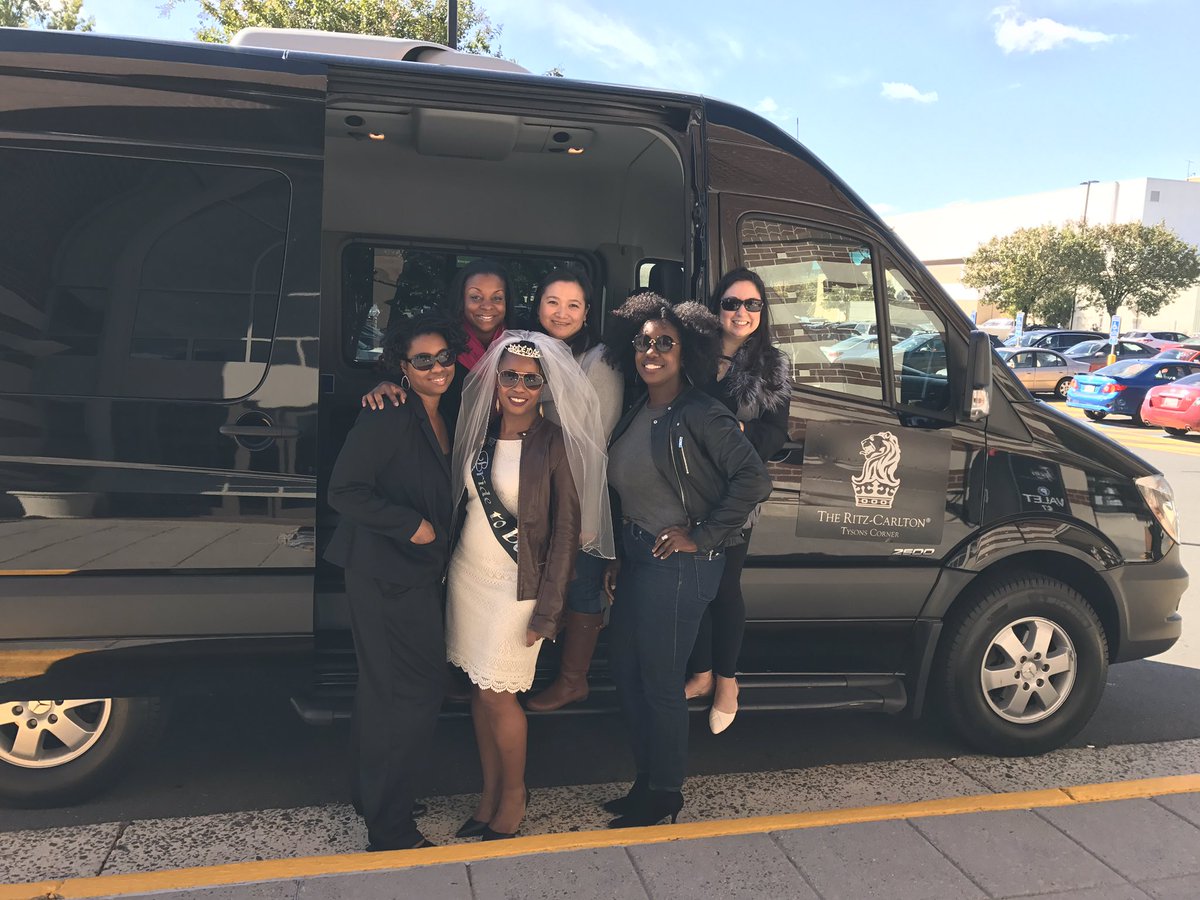 Semi_Handmade's tweet photo. Thanks @RitzCarlton @Nordstrom @CornerBakery @amazon @target for #BridalBash https://t.co/zmNb9KWWL7