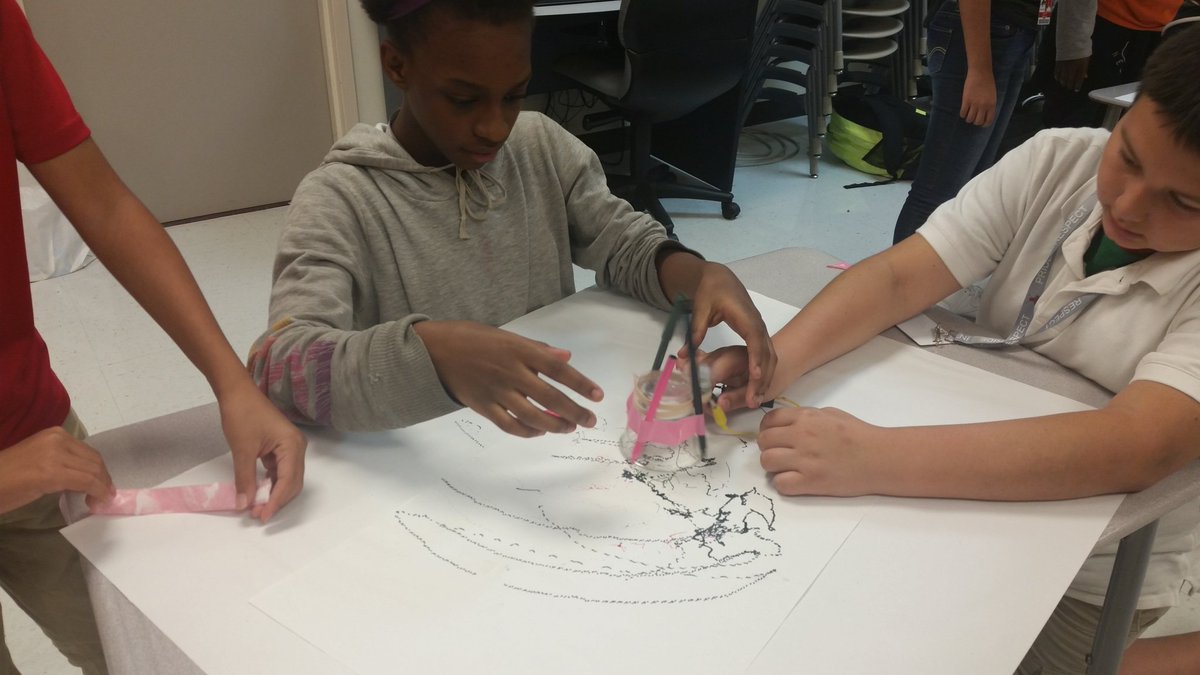 MelonyBooher's tweet photo. Hands on activities equals engaged students at Bessie Coleman! @Mr_Miller1911 @cedarhillisd @ColemanMS_CHISD https://t.co/LpsIoqDCfR