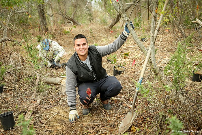 nature_ny's tweet photo. Our #TNCLEAF Ambassadors, @Lowes Heroes and other partners made a huge impact at Jamaica Bay Wildlife Refuge in NYC today. Thank you! https://t.co/Pedp5ZNHIb
