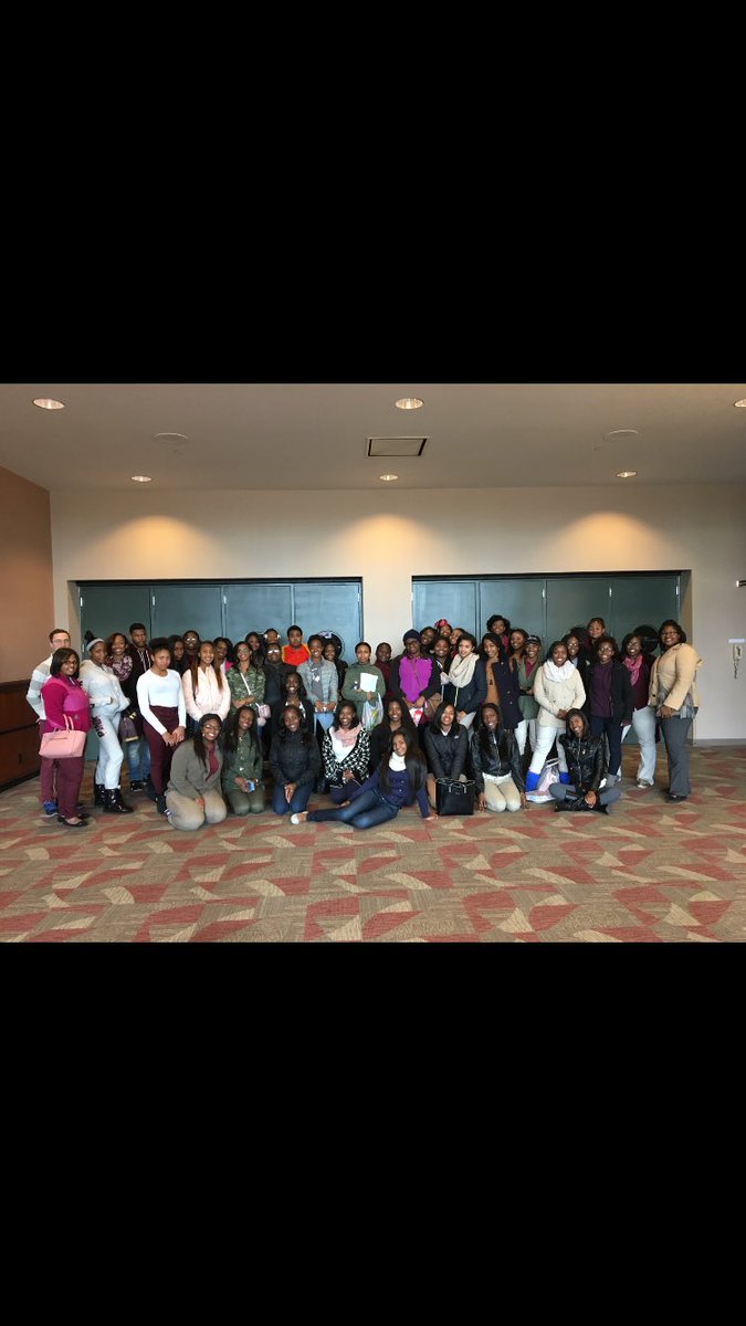 RenniNewsTweets's tweet photo. Our journalism students at the 2016 Fall #MIPA Conference! #MSU #GoRHS 🙌🏽📝 https://t.co/8o85O4k7Wc